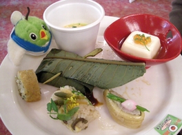 試食するトリピー