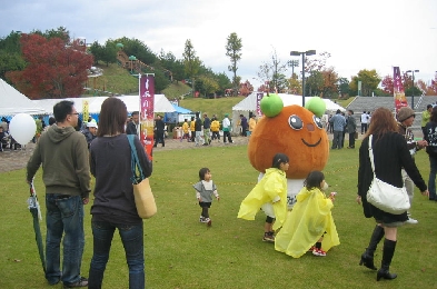 イベントに参加するナシータ