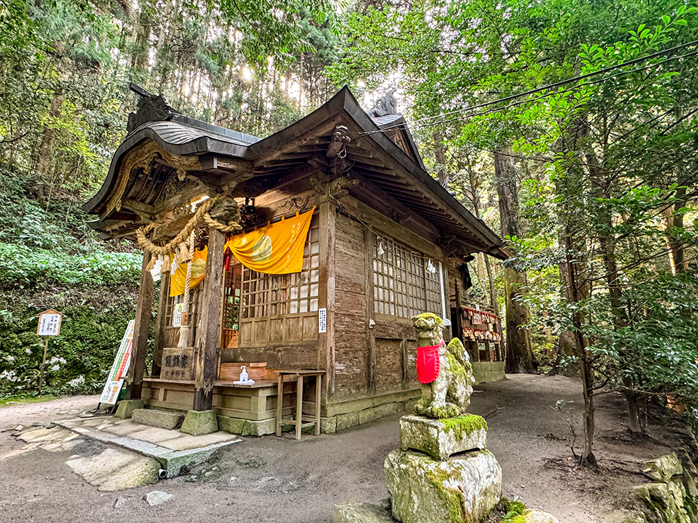 金持神社の本殿