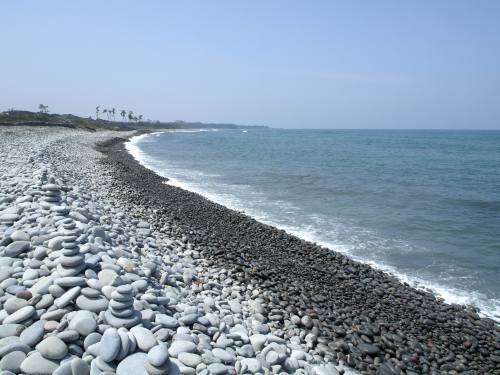 鳴り石の浜