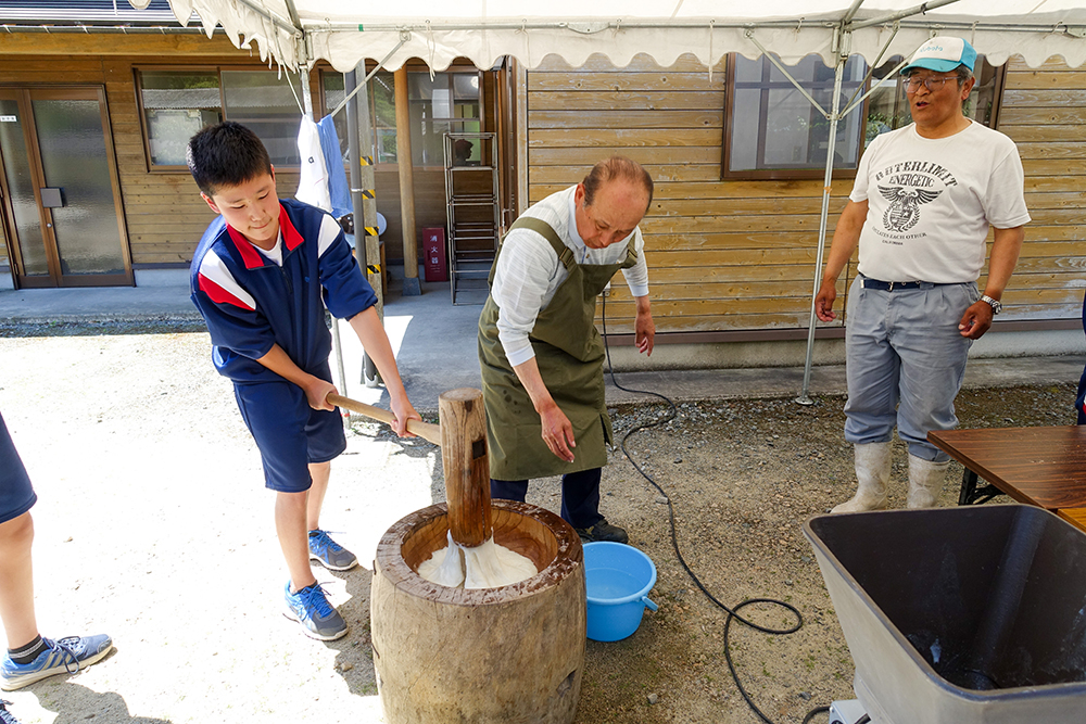 農村餅つき1