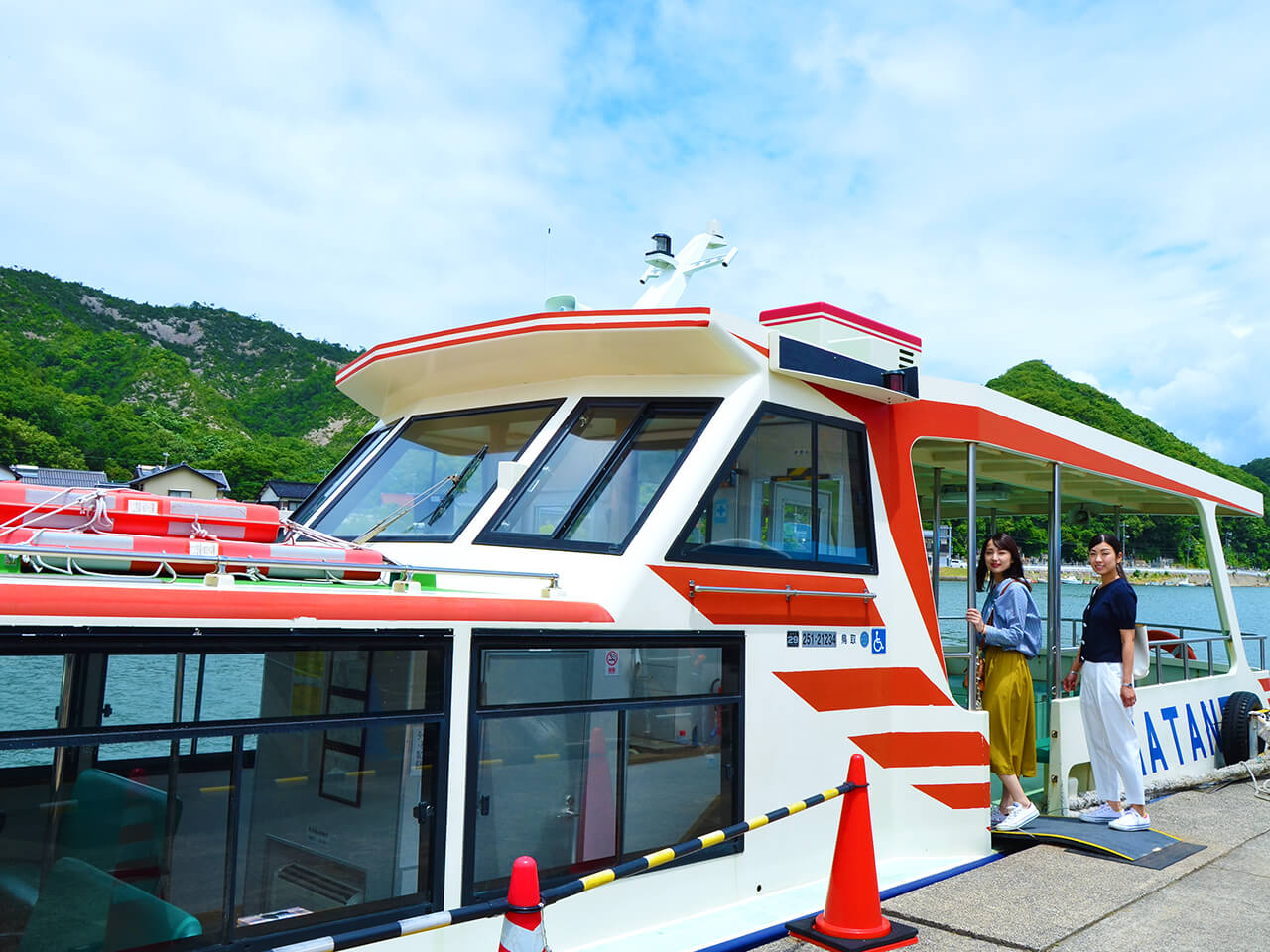 浦富海岸島めぐり遊覧船