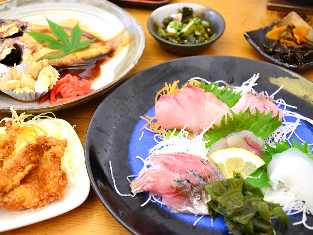 お食事処あじろや