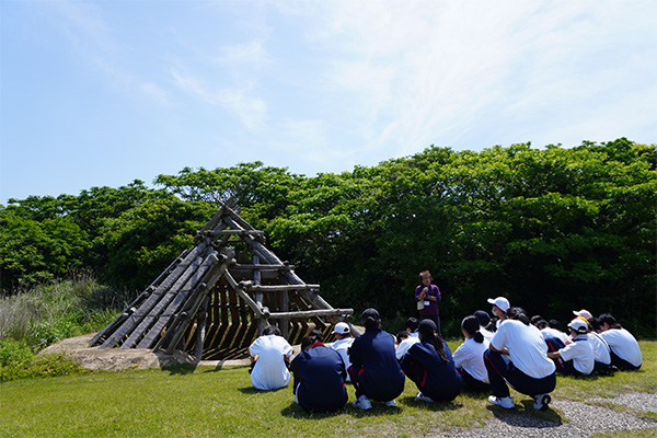 むきばんだ1 竪穴住居の骨組み
