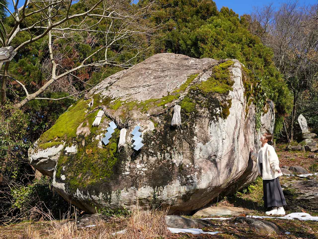 霊石山・御子岩