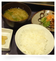 小代グルメ。但馬牛(神戸ビーフ)など、地元のお米、野菜、手作り味噌の味噌汁