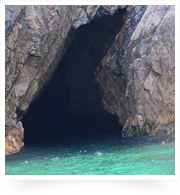 浦富海岸の洞門