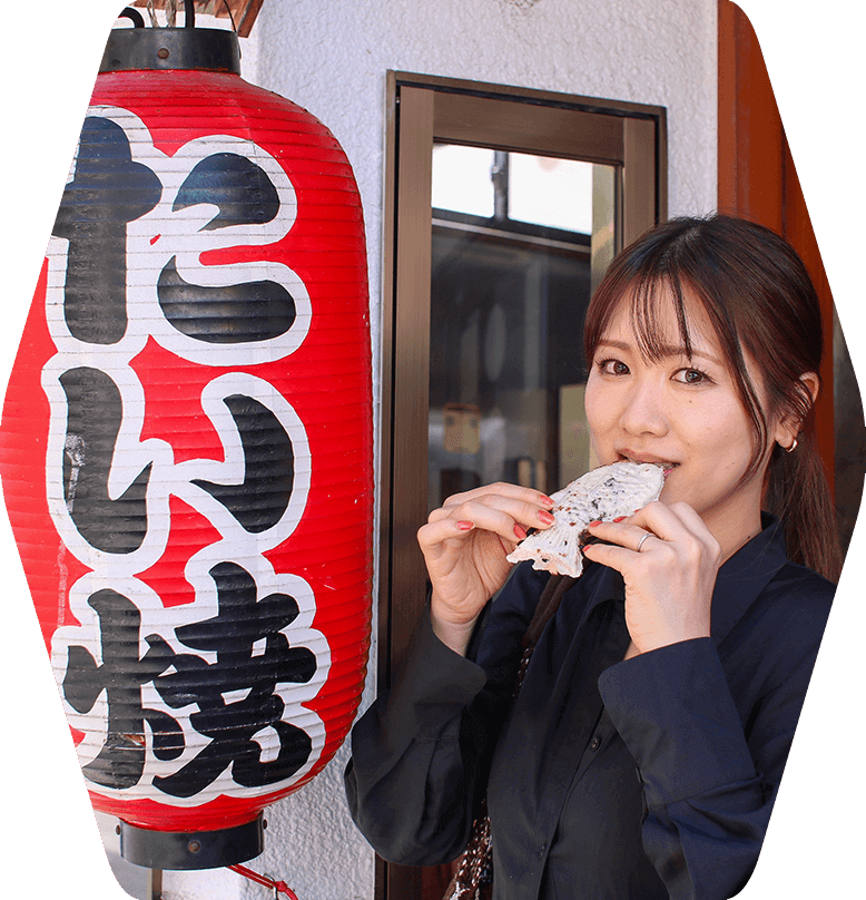 白壁の美しい街並みに溶け込むように、趣のある建物のグルメ店やお⼟産物店が立ち並ぶ倉吉、妖怪にちなんだ変わり種グルメが豊富な⽔⽊しげるロードなど、⿃取を代表する観光スポットを舞台にしたグルメの食べ歩きコースを紹介します。<br />
						時間とともに移ろう自然の風景や歴史を感じる風情ある街並み、心がほっこりするかわいいスイーツなど、思わず写真を撮りたくなる場面がたくさんおとずれる充実の2 日間。満足度の高い旅になること間違いなし!
